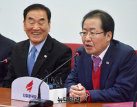 [포토] 늘푸른한국당 입당식서 발언하는 홍준표