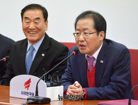 [포토] 늘푸른한국당 입당식, 발언하는 홍준표