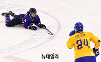 [포토] 女아이스하키 남북단일팀, 스웨덴에 0대8 패배