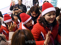 [포토] 경기장 나서는 北응원단