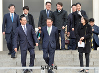 [포토] 계단 내려오는 바른미래당