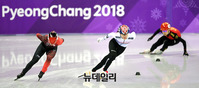 [포토] 1500m 예선 레이스 펼치는 김아랑 선수