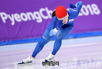 [포토] 결승 앞두고 몸푸는 이상화