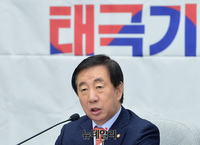 [포토] 원내대책회의 주재한 김성태