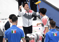 [포토] 남자 컬링, 이탈리아 8대6으로 제압