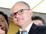 [포토] 면담 위해 국회 찾은 베리 앵글 GM 총괄 부사장