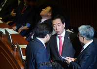 [포토] 대화 나누는 김성태-우원식-김동철