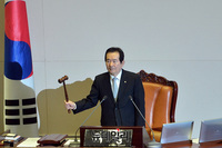 [포토] 의사봉 두드리는 정세균 국회의장