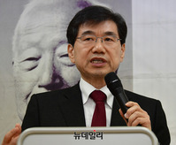 [포토] 이승만의 기독교관 주제로 강연하는 김명구 교수