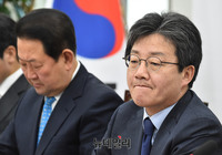 [포토] 생각에 잠기 유승민 바른미래당 대표