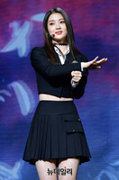 [포토] 수화하는 위키미키 막내 루시