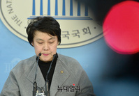 [포토] '여성폭력방지기본법' 발의 기자회견 갖는 정춘숙