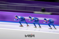[포토] 남자 스피드스케이팅 팀추월 결선나선 우리대표팀