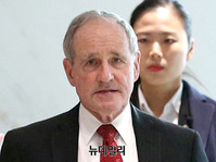 [포토] 짐 리시 상원의원, 이방카 트럼프와 함께 방한