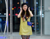 [포토] 겉옷 벗으며 입장하는 공효진