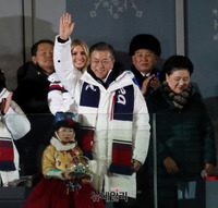 [포토] 폐회식 자리 함께한 문재인-이방카-김영철