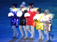 [포토] 평창올림픽 폐막식,  강원도 다섯아이들의 눈꽃 인사