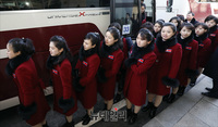 [포토] 줄 서있는 北 응원단