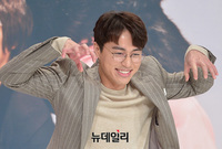 [포토] 오민석 "으르렁 거리는 형사 팀장이에요"