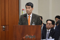 [포토] 의원들 질문 받는 이동걸 KDB산업은행 회장