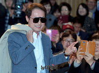 [포토] 출판기념 패션쇼서 런웨이 하는 조희연