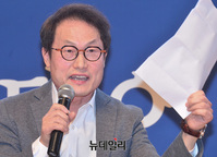 [포토] 출판기념회서 발언하는 조희연