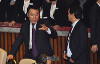 [포토] 대화 나누는 '염동열-안민석' 의원