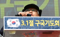 [포토] 3.1절 범국민대회서 인사말하는 고영주