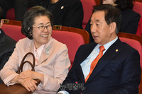 [포토] 대화 나누는 김성태-이은재