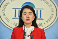 [포토] 북한인권법 관련 논평하는 신보라 자유한국당 원내대변인