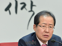 [포토] 발언하는 홍준표 자유한국당 대표