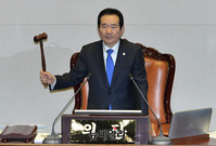 [포토] 의사봉 두드리는 정세균