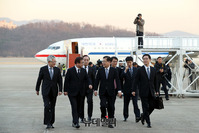 [포토] 방북 마치고 서울공항 도착한 대북특사단