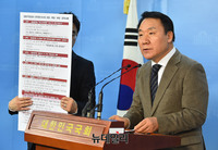 [포토] 염동열 "두번의 의원실 압수수색은 무리한 강압수사"