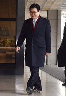 [포토] 검찰청으로 향하는 홍문종 자유한국당 의원