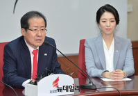 [포토] 영입인사 환영식, 발언하는 홍준표 대표