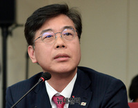 [포토] 자유한국당 입당, 발언 하는 송언석