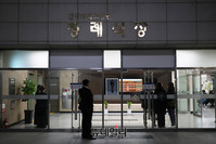 [포토] 적막감 도는 故 조민기 빈소