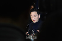 [포토] 기자들의 질문에 답하는 정봉주 전 의원