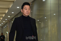 [포토] 정론관으로 들어서는 정봉주 전 의원