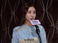 [포토] '숫자녀 계숙자' 소개하는 최희 아나운서