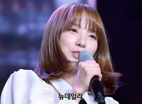 [포토] 지숙 "쇼케이스 사회 맡았어요"