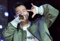 [포토] 파워풀한 무대 선보이는 주노플로