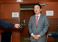 [포토] 6.13지방선거 면접 마친 남경필 예비후보