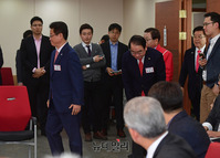 [포토] 면접장에 입장하는 한국당 경북지사 예비후보