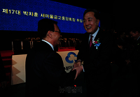 [포토] 축하인사 받는 박차훈 신임 새마을금고중앙회장