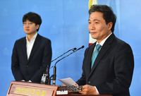 [포토] 기자회견 하는 이학재 바른미래당 선거기획단장