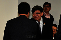 [포토] 가맹업계 관계자들과 악수 나누는 김상조 공정거래 위원장