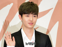 [포토] 워너원 김재환, 반가운 손인사