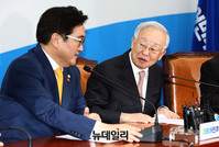 [포토] 대화 나누는 우원식-손경식